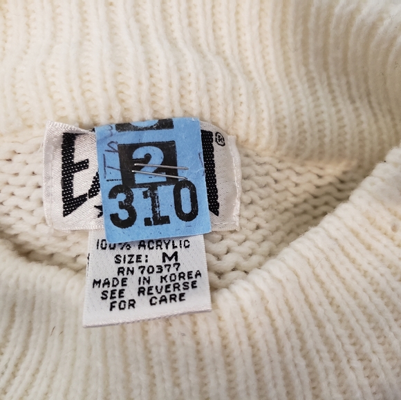 Vintage Christmas Sweater - Picture 2 of 9